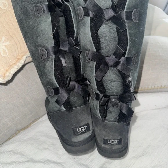 Ugg Women's Black Tall Fur Lined Boots - Size 10 - Picture 2 of 3